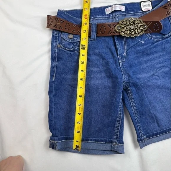 No Boundaries - Women’s Jean Shorts with Belt - Size 7 - NWT - Picture 4 of 9